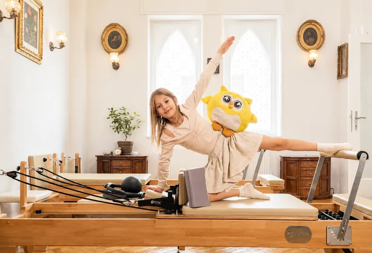 Interiorul studioului Pilates Cotroceni și aparatele Reformer